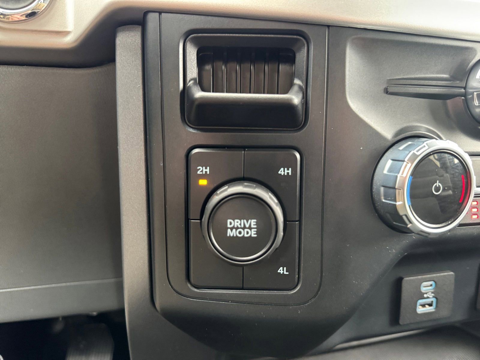 Certified 2022 Ford F150 XLT w/ Equipment Group 302A High image 26