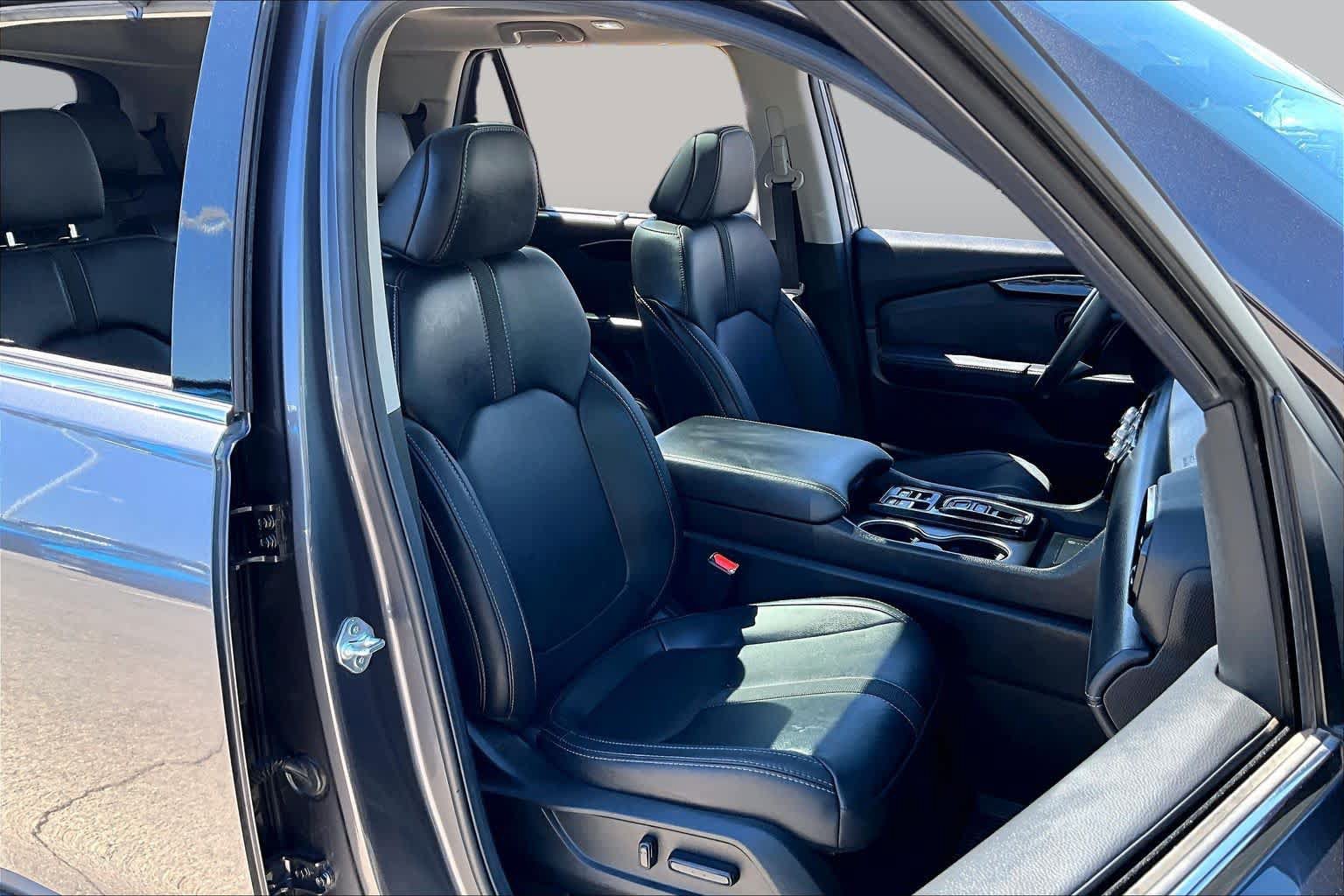 Used 2025 Honda Pilot Touring image 9