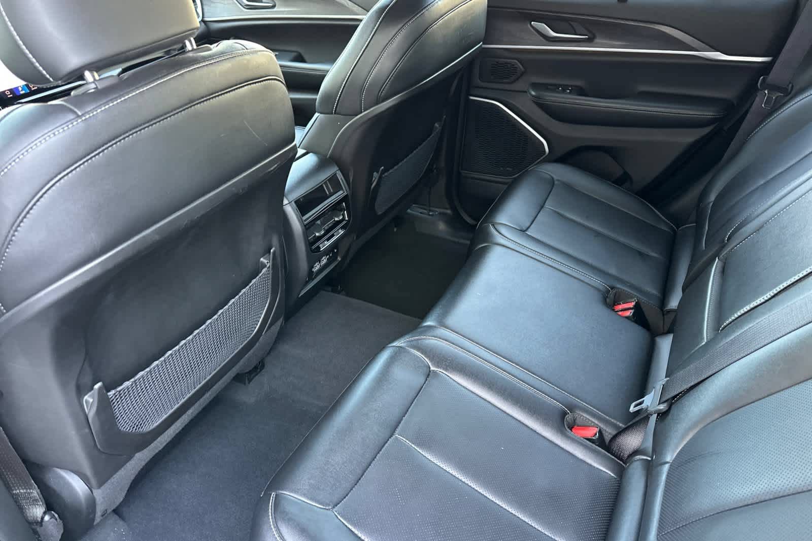 Used 2023 Jeep Grand Cherokee 4WD 4xe w/ Luxury Tech Group II image 4