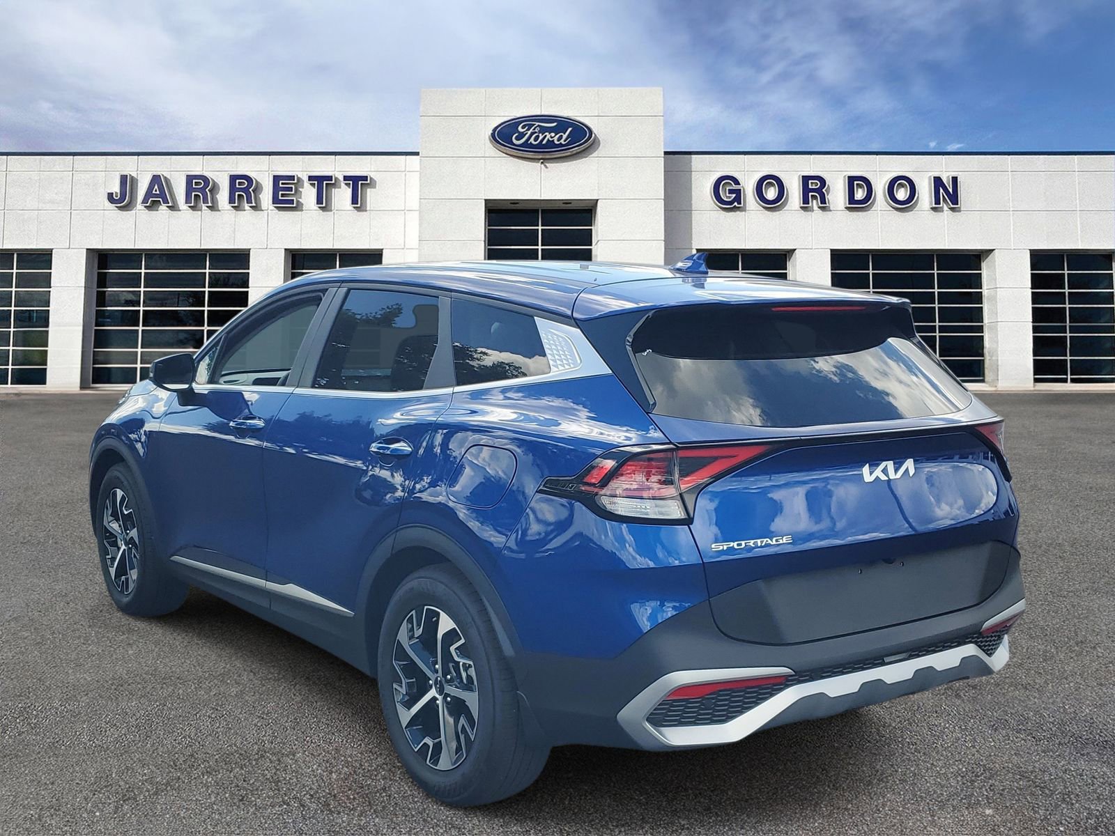 Used 2025 Kia Sportage EX FWD image 3