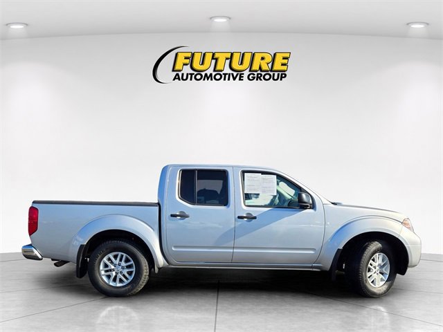 Used 2018 Nissan Frontier SV image 2