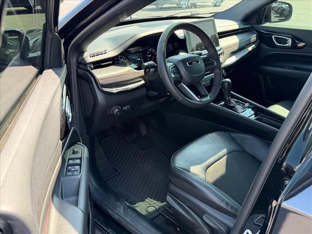 Used 2024 Jeep Compass Trailhawk AWD/4WD image 10