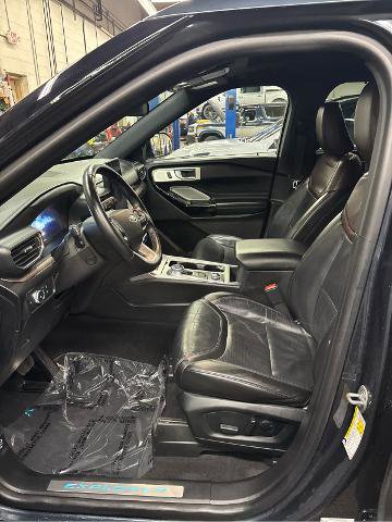 Certified 2022 Ford Explorer Platinum w/ Equipment Group 601A image 13