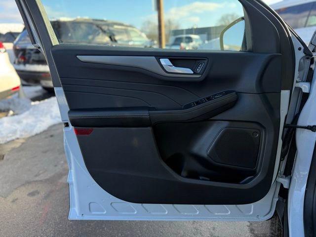 Certified 2025 Ford Escape SE image 12