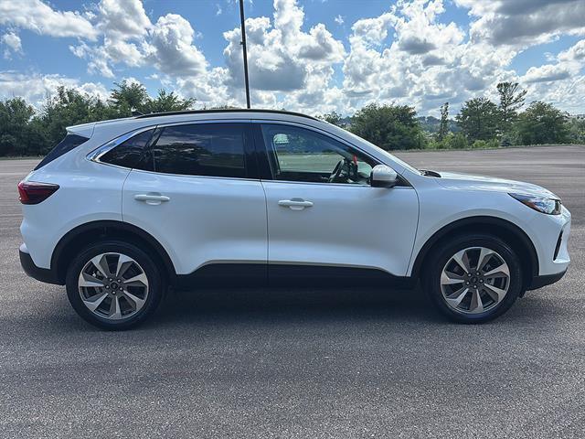 Certified 2025 Ford Escape Platinum w/ Class II Trailer Tow Package AWD/4WD image 5