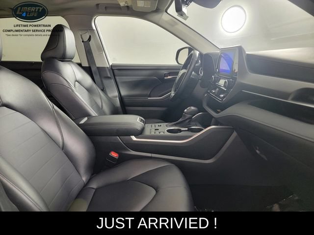 Used 2025 Toyota Highlander XLE AWD/4WD image 18
