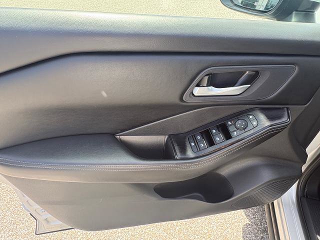 Used 2025 Nissan Rogue SV FWD image 10