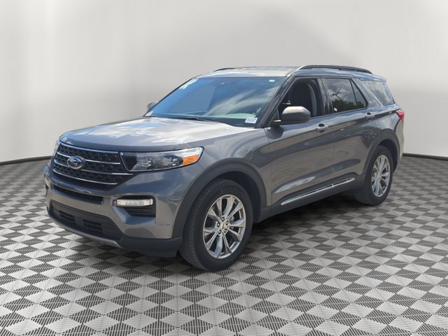 Certified 2023 Ford Explorer XLT w/ Equipment Group 202A RWD image 3
