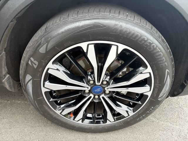 Certified 2022 Ford Escape SEL w/ SEL Stealth AWD Package image 24
