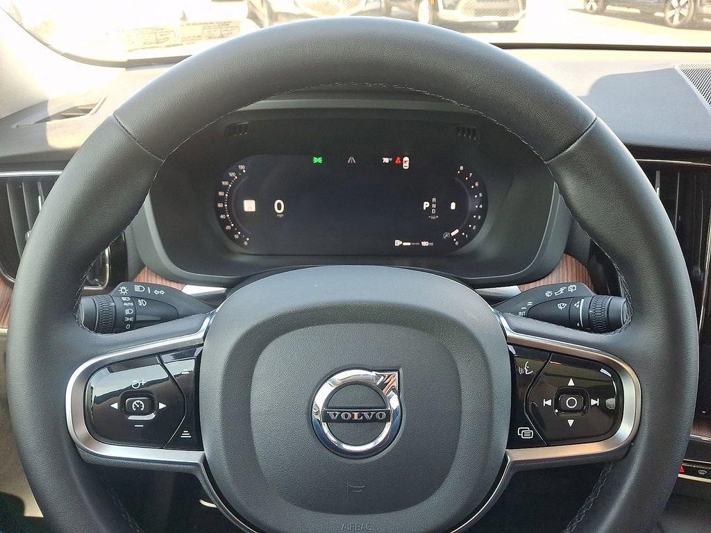 Used 2024 Volvo XC60 B5 Plus w/ Protection Package Premier AWD/4WD image 19