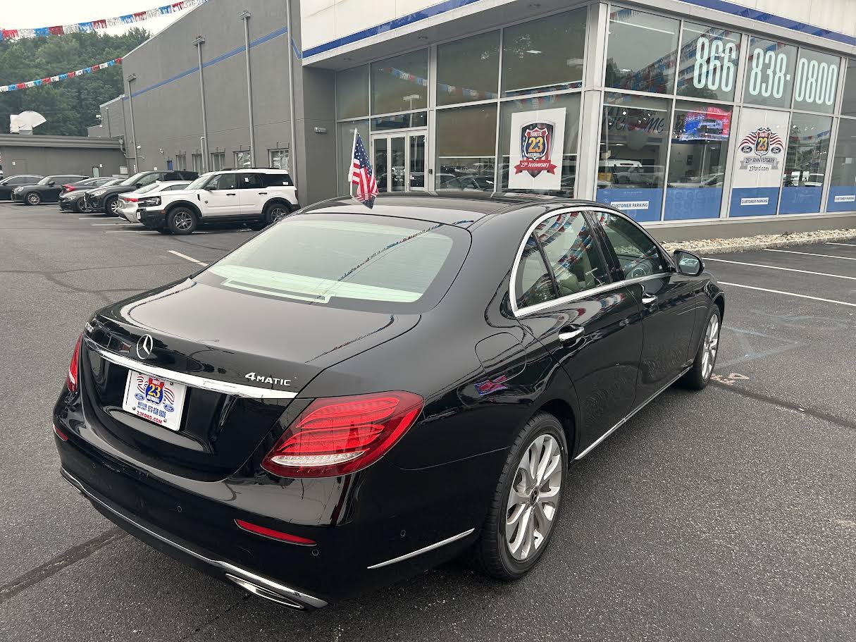 Used 2018 Mercedes-Benz E 300 4MATIC image 4