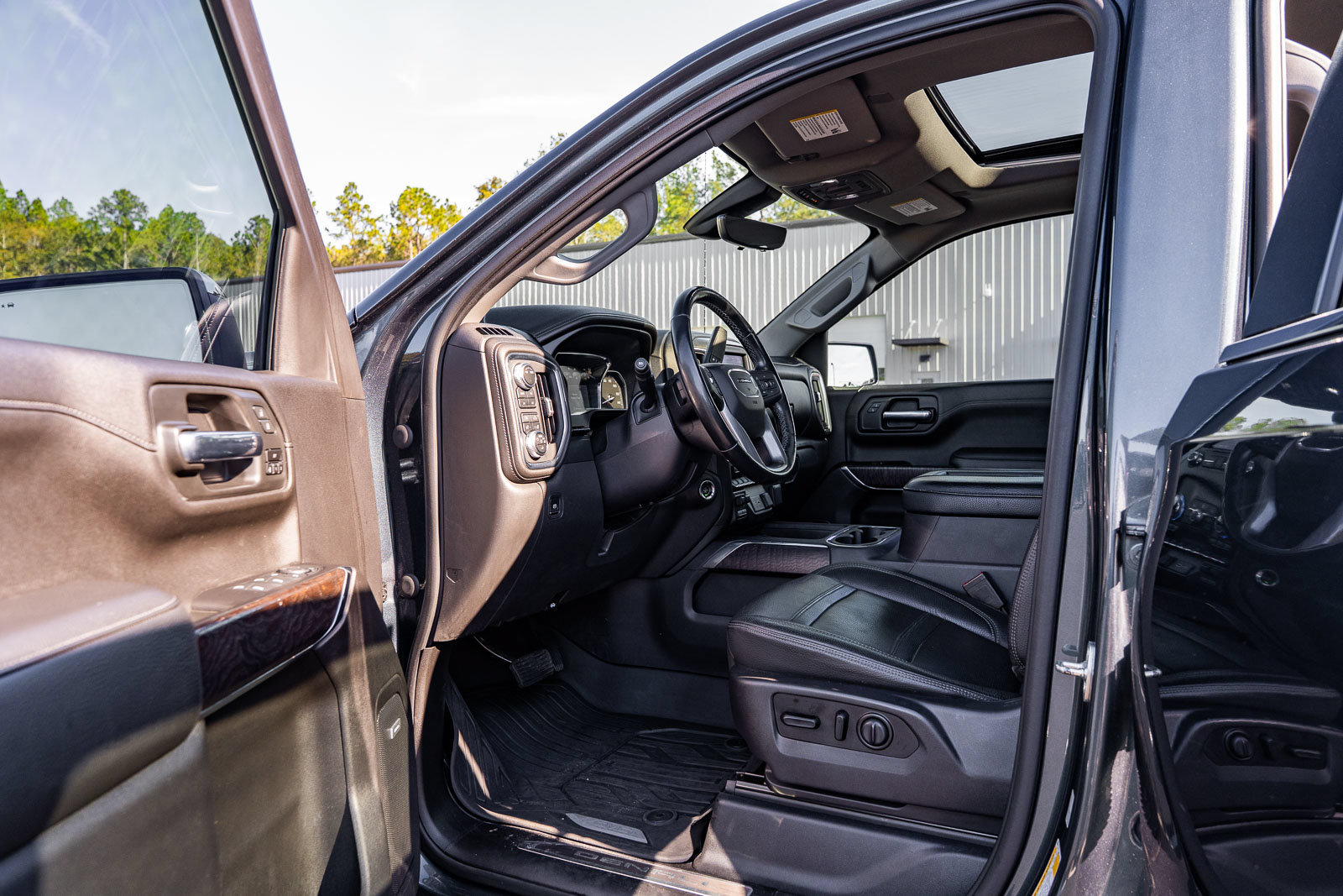 Used 2021 GMC Sierra 1500 Denali w/ Denali Ultimate Package AWD/4WD image 18