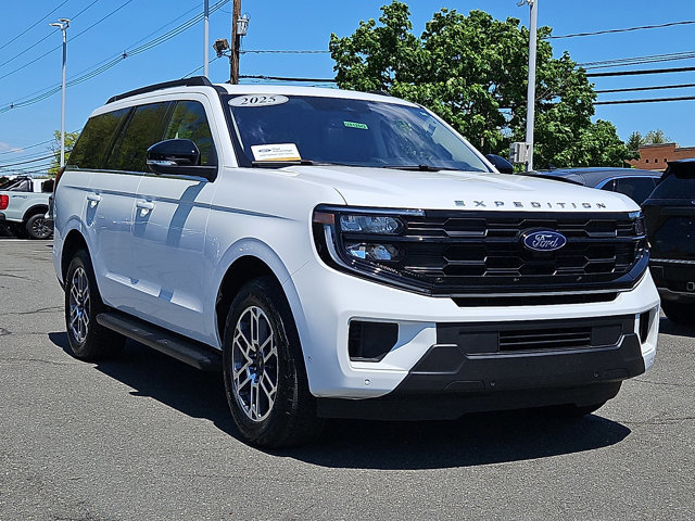 Certified 2025 Ford Expedition Active AWD/4WD image 2