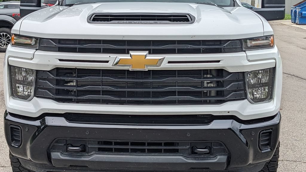 Used 2025 Chevrolet Silverado 2500 Custom w/ Custom Value Package AWD/4WD image 9