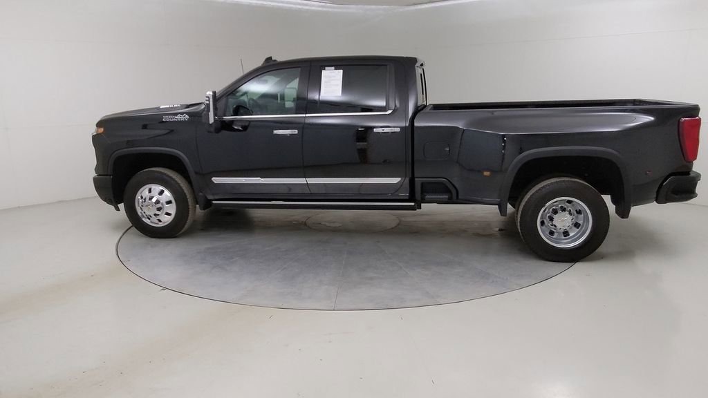 Used 2024 Chevrolet Silverado 3500 High Country w/ High Country Premium Package image 18