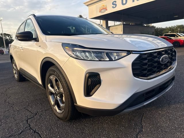 Certified 2025 Ford Escape ST-Line w/ Equipment Group 301A FWD image 4