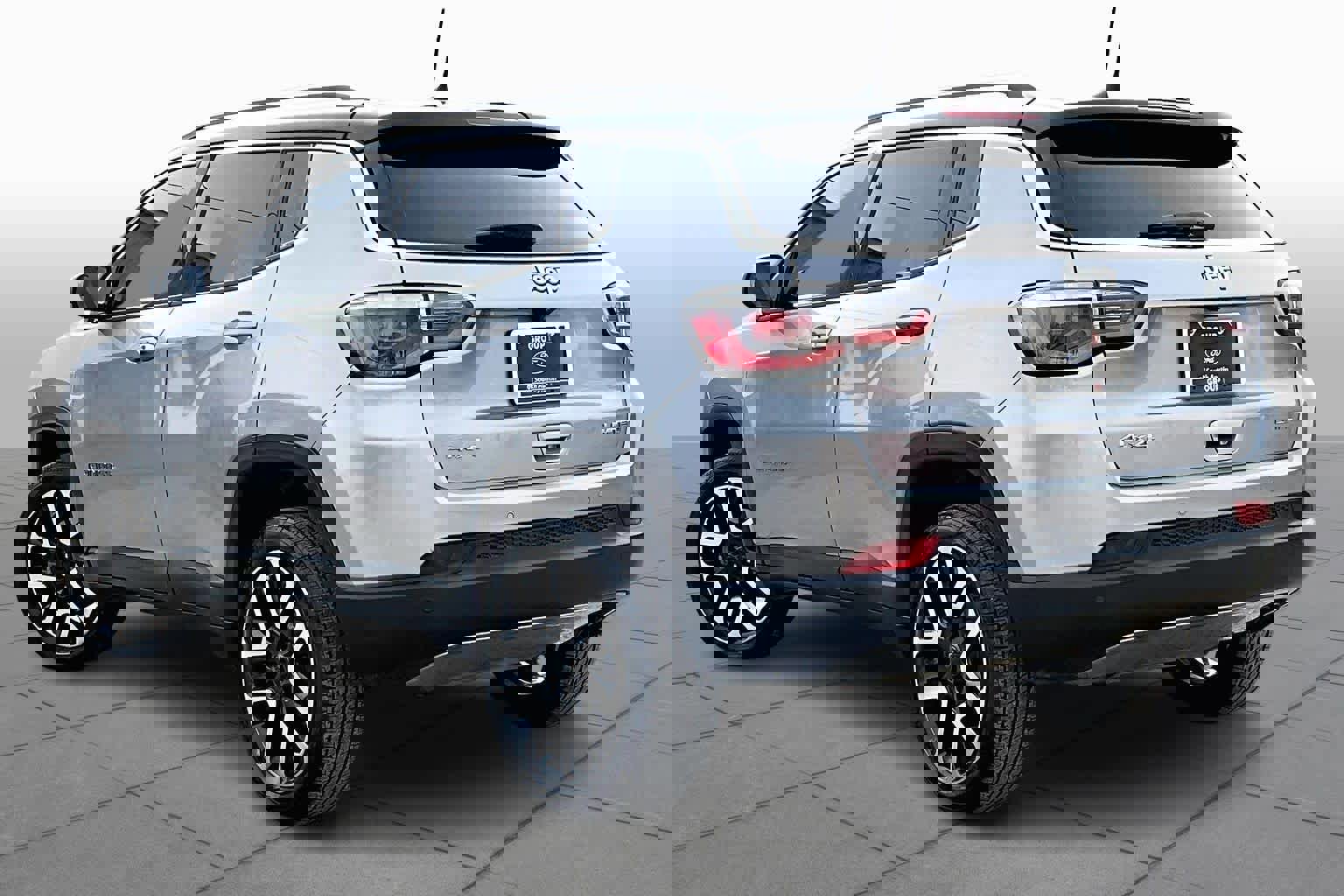 Used 2017 Jeep Compass Limited image 4