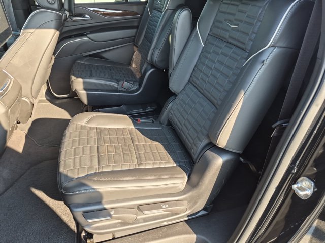 Used 2024 Cadillac Escalade ESV Sport Platinum w/ LPO, ONYX Package AWD/4WD image 31