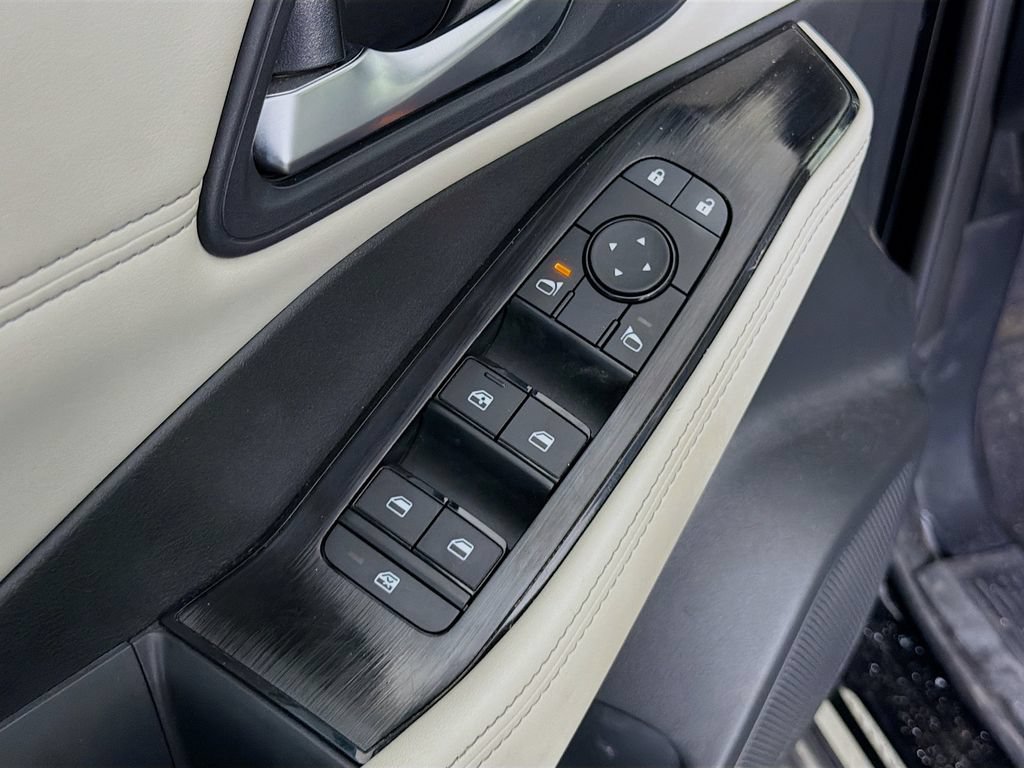 Used 2024 Nissan Rogue SV w/ SV Premium Package FWD image 22