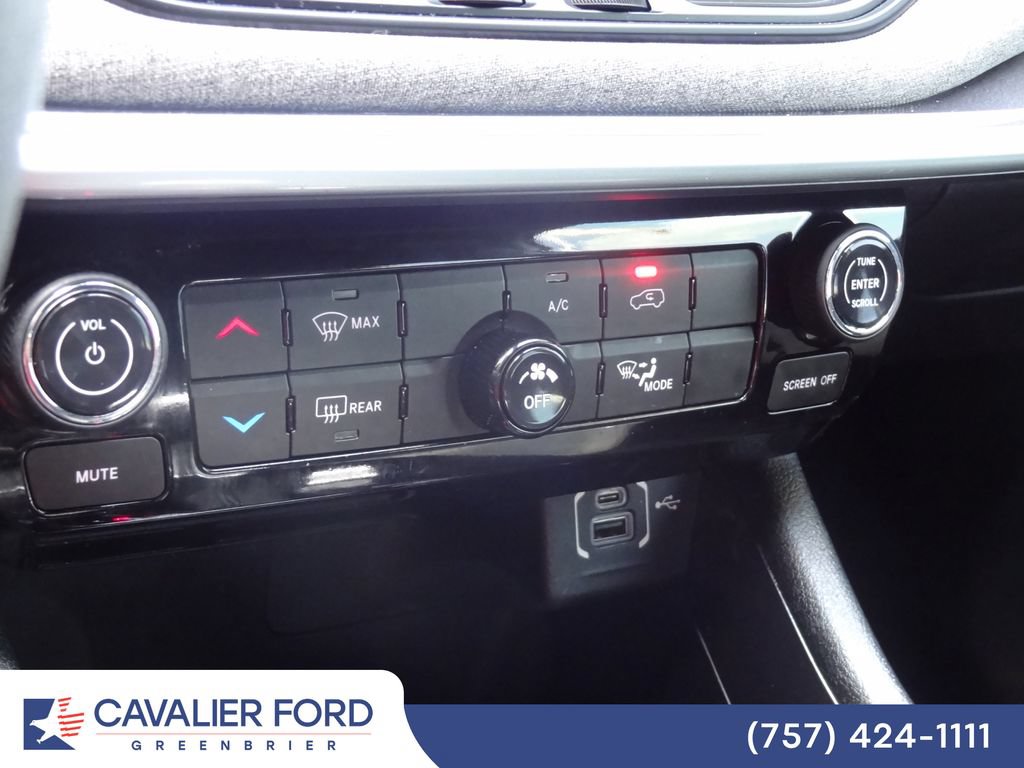 Used 2023 Jeep Compass Latitude w/ Sun and Sound Group AWD/4WD image 30