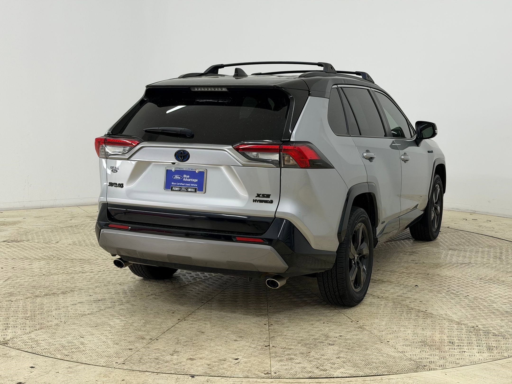 Used 2019 Toyota RAV4 XSE w/ Carpet Mat Package image 9