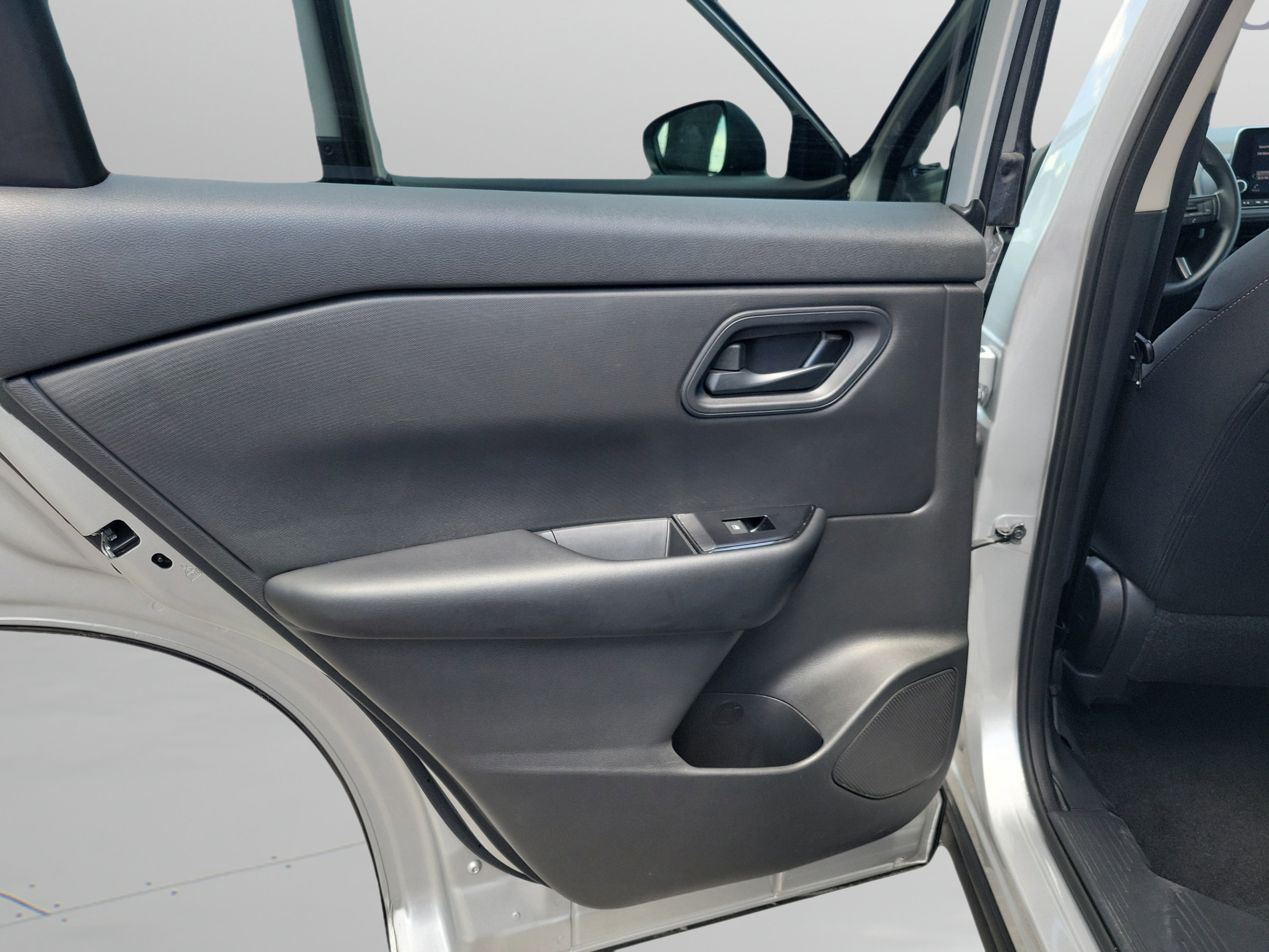Used 2024 Nissan Rogue S AWD/4WD image 11