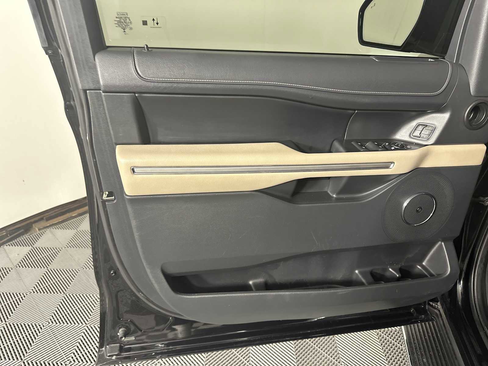 Certified 2023 Ford Expedition Limited image 16