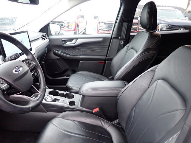 Certified 2025 Ford Escape Platinum w/ Premium Technology Package image 15