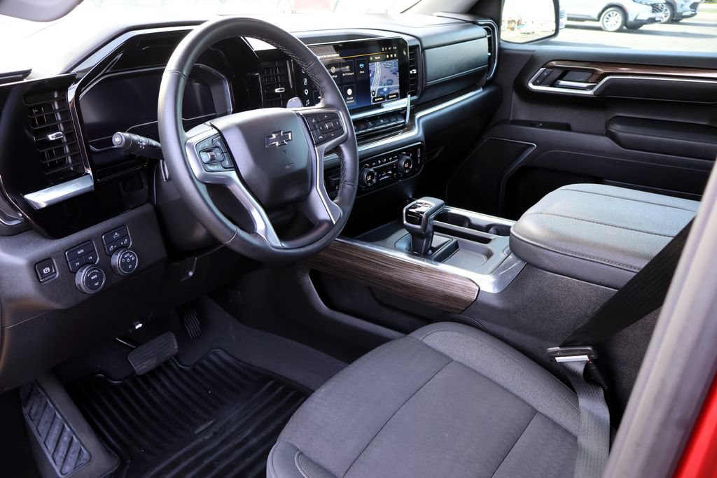 Used 2025 Chevrolet Silverado 1500 RST w/ LPO, Dark Essentials Package AWD/4WD image 4