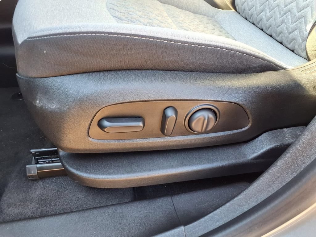 Used 2023 Chevrolet Equinox LT FWD image 26