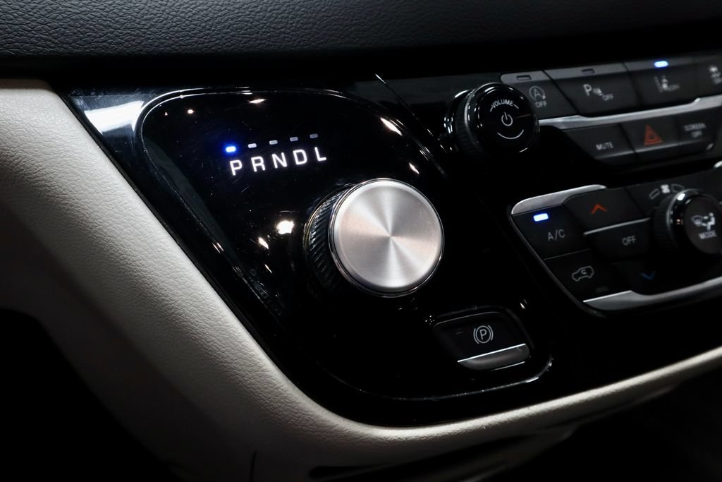 Used 2024 Chrysler Pacifica Touring-L FWD image 35