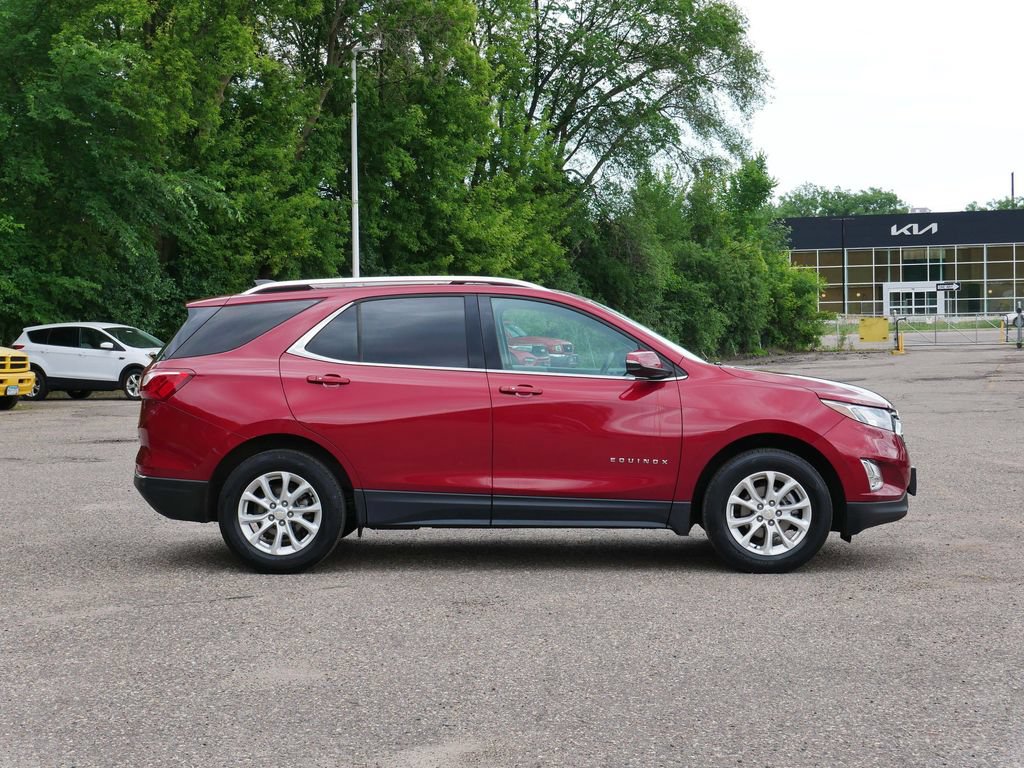 Used 2018 Chevrolet Equinox LT w/ Sun & Infotainment Package AWD/4WD image 2
