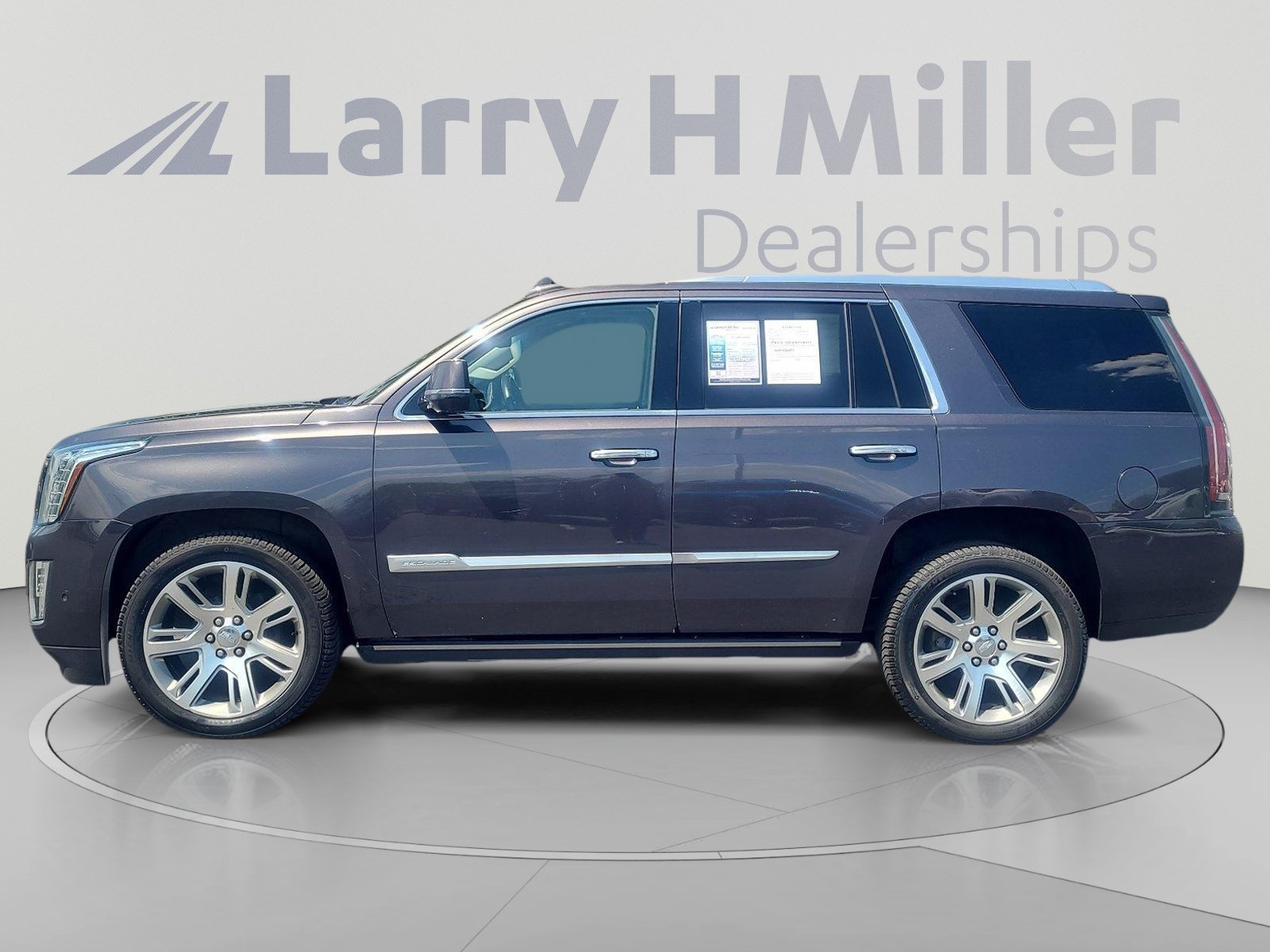 Used 2017 Cadillac Escalade Premium Luxury AWD/4WD image 2