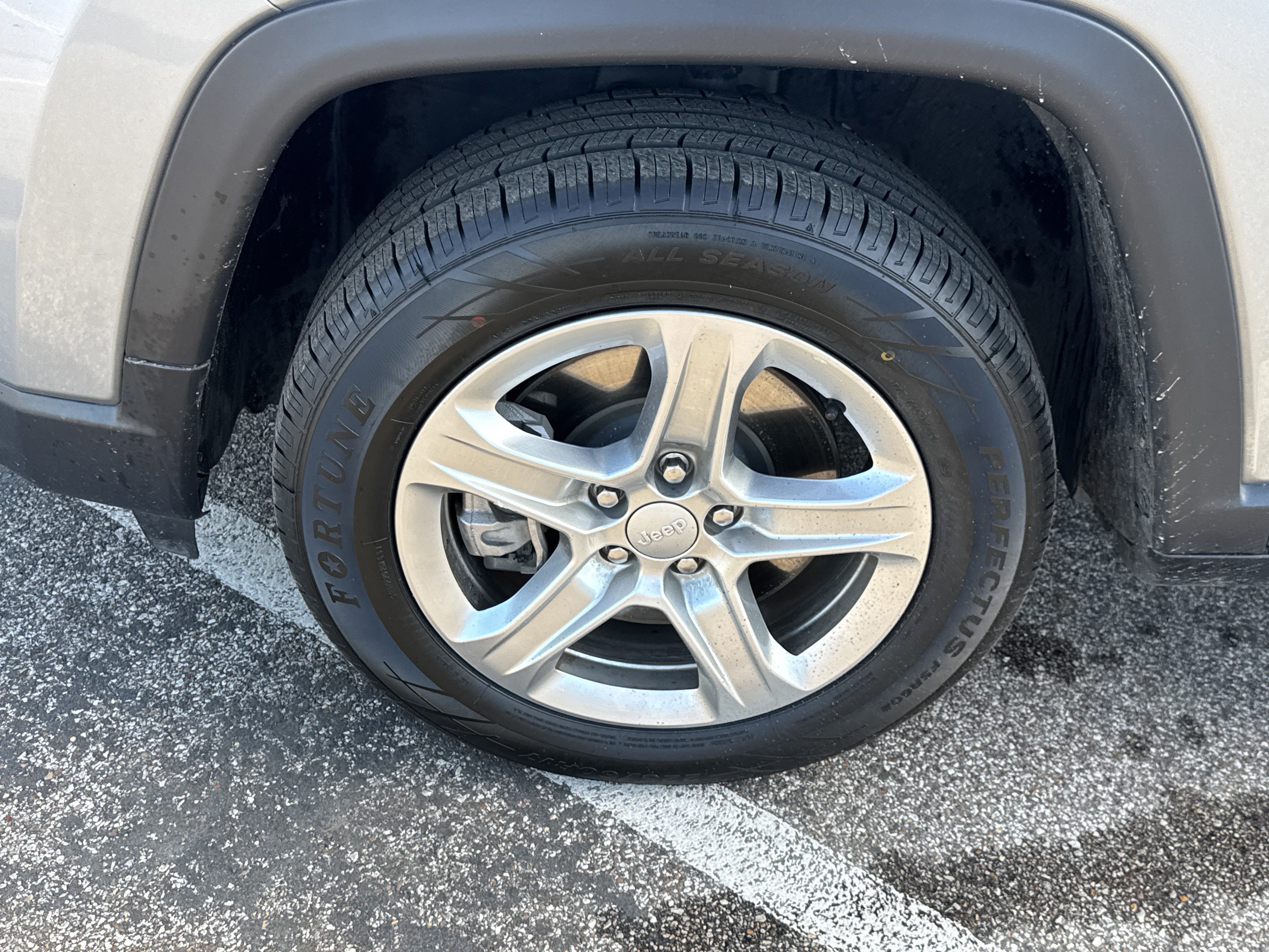 Used 2024 Jeep Compass Latitude image 9