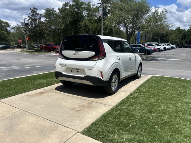 Used 2024 Kia Soul LX w/ Option Group 015 FWD image 4