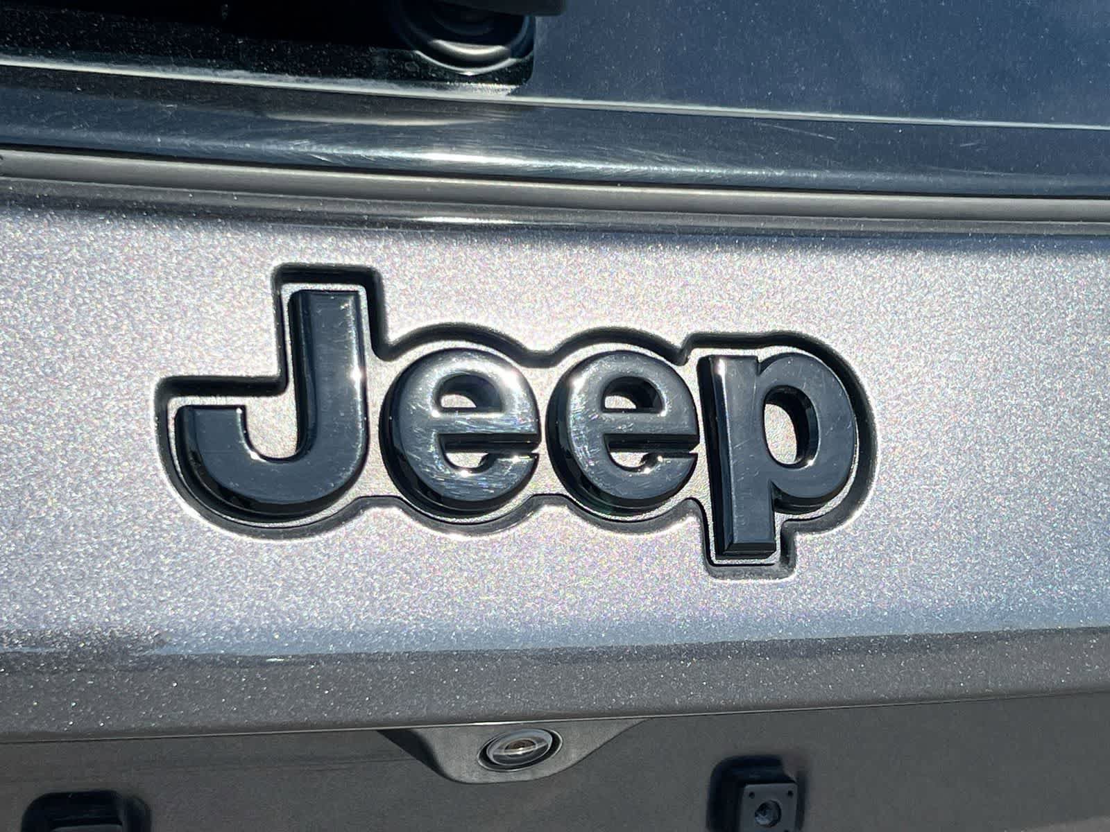 Used 2019 Jeep Compass Latitude FWD image 12