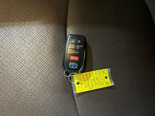 Used 2022 Toyota Sienna Platinum AWD/4WD image 11