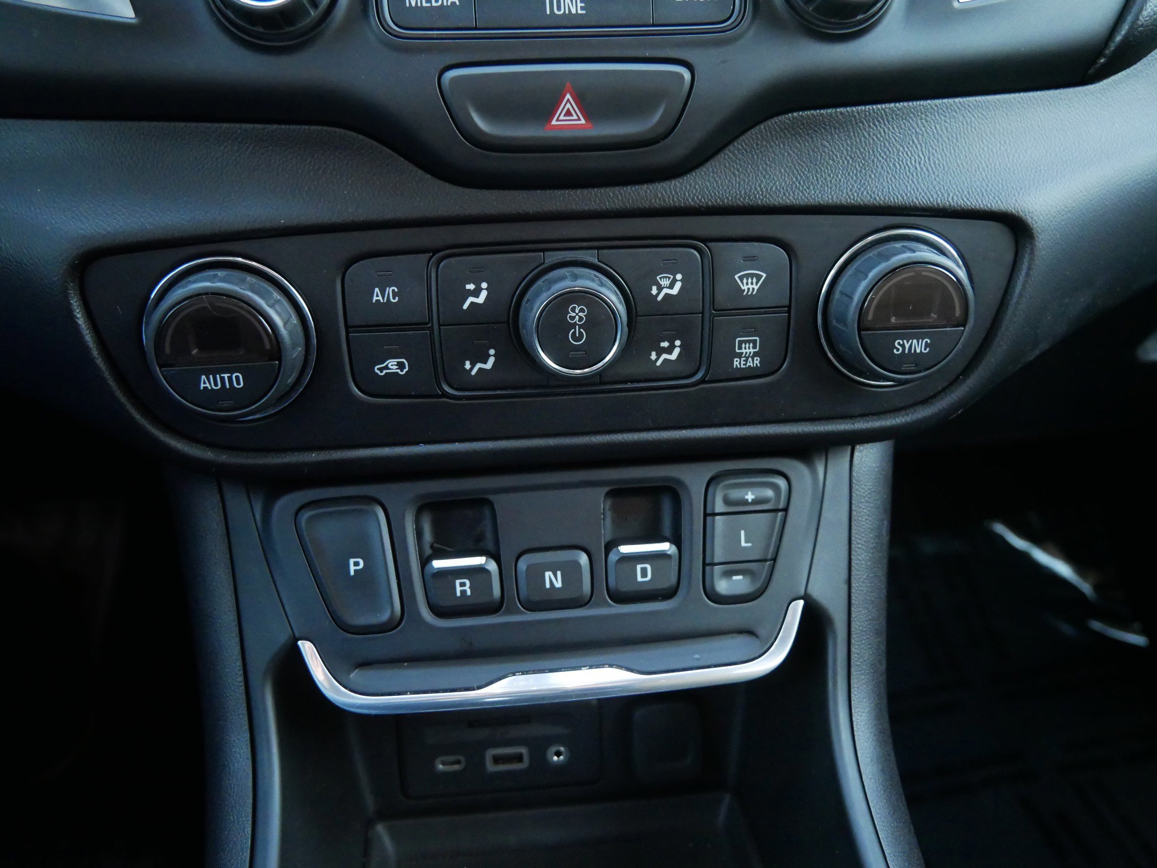 Used 2018 GMC Terrain SLE w/ Driver Convenience Package image 23