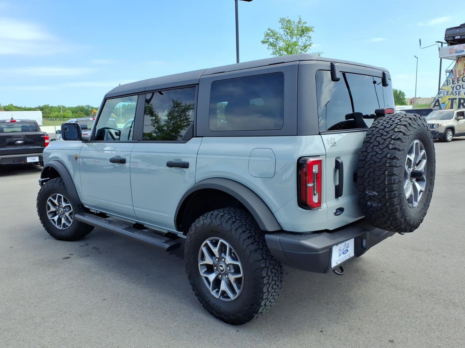 Certified 2024 Ford Bronco Badlands image 3