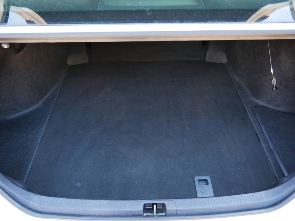 Used 2025 Toyota Camry LE FWD image 10