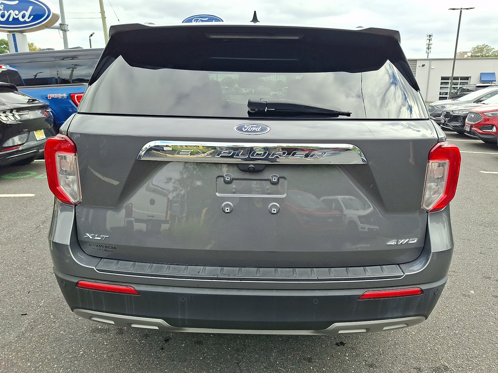 Certified 2023 Ford Explorer XLT w/ Equipment Group 202A AWD/4WD image 9