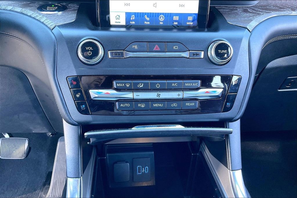 Certified 2020 Ford Explorer Platinum w/ Premium Technology Package image 34