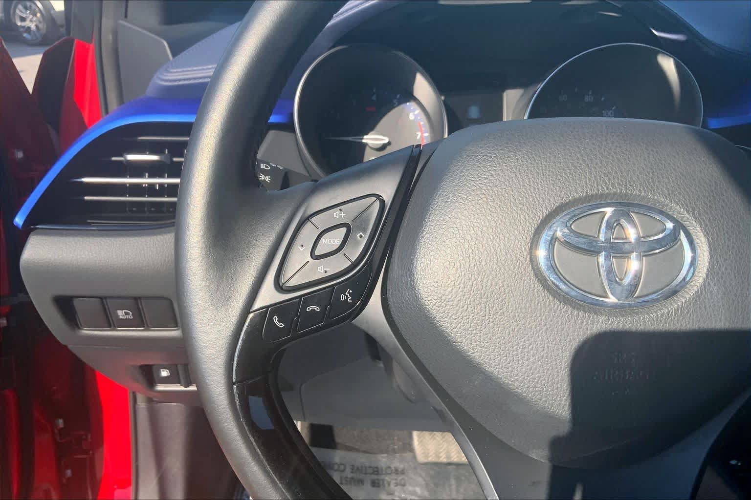 Used 2022 Toyota C-HR XLE FWD image 23
