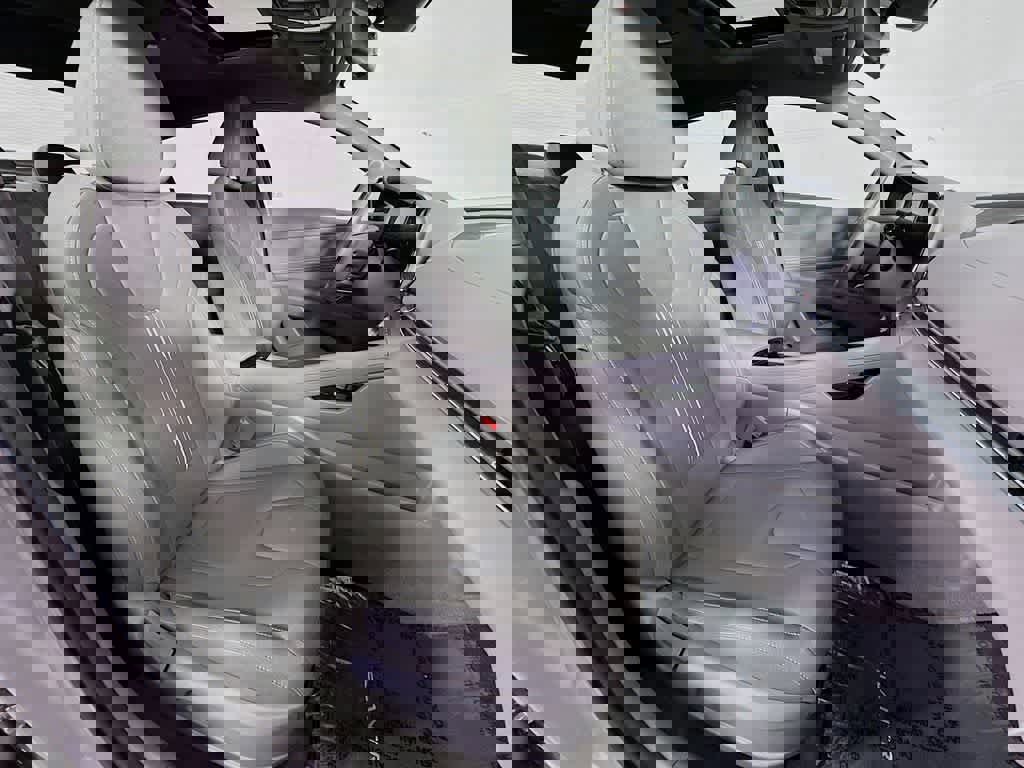 Used 2025 Hyundai Elantra SEL image 17