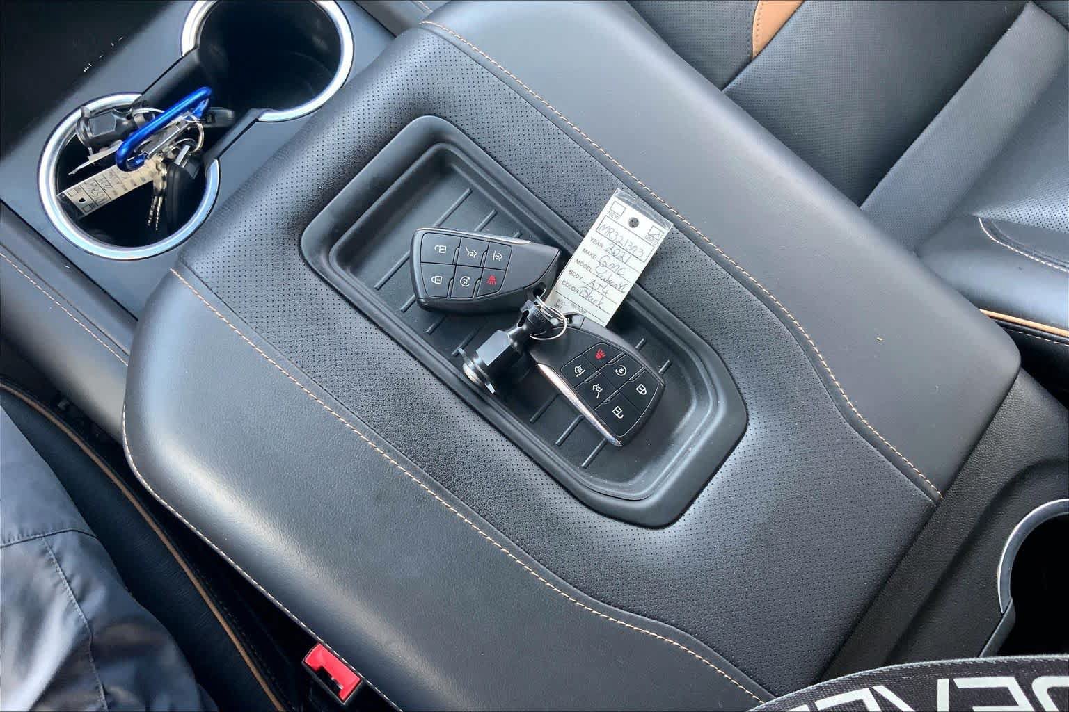 Used 2021 GMC Yukon XL AT4 w/ AT4 Premium Plus Package AWD/4WD image 13