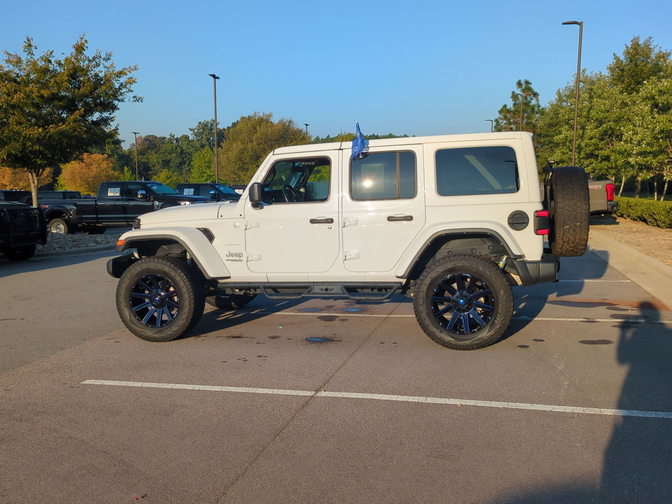 Used 2021 Jeep Wrangler Unlimited Sahara AWD/4WD image 7