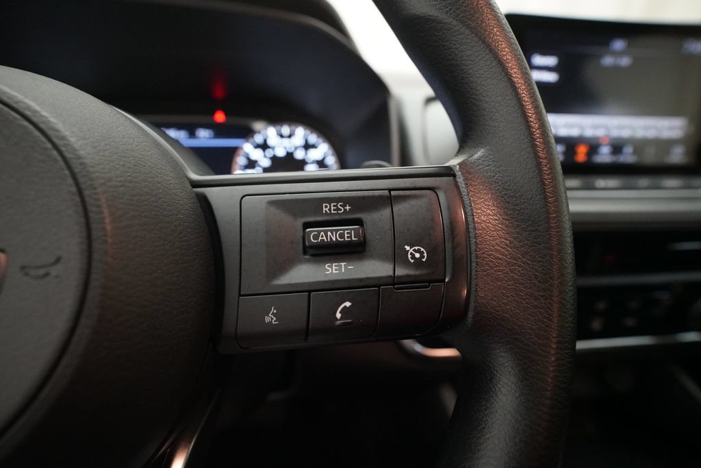 Used 2023 Nissan Rogue S AWD/4WD image 18
