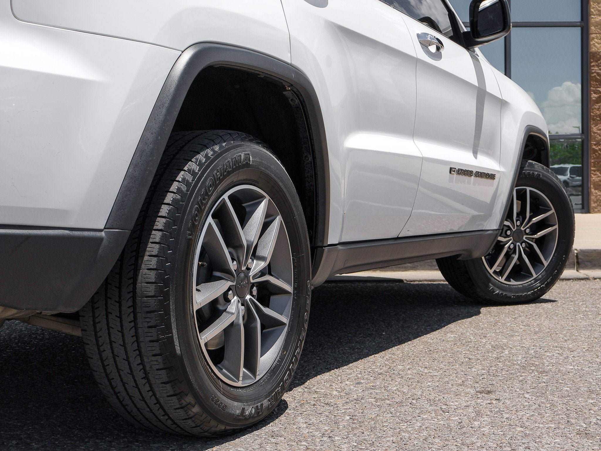 Used 2022 Jeep Grand Cherokee Limited AWD/4WD image 11