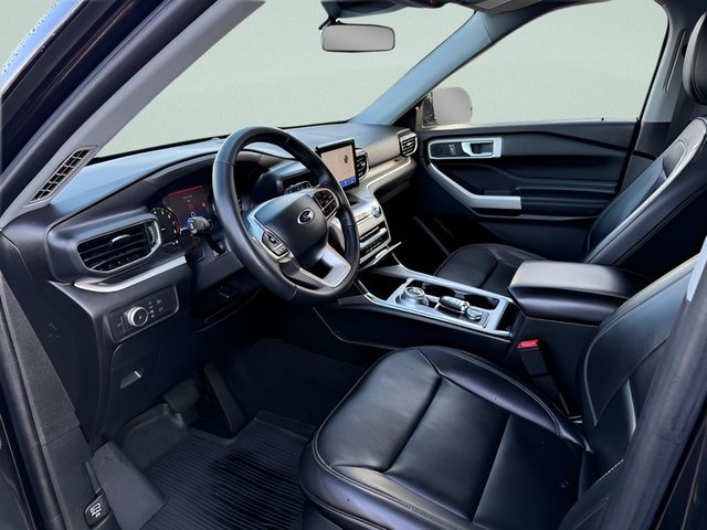 Certified 2022 Ford Explorer XLT w/ Equipment Group 202A AWD/4WD image 4
