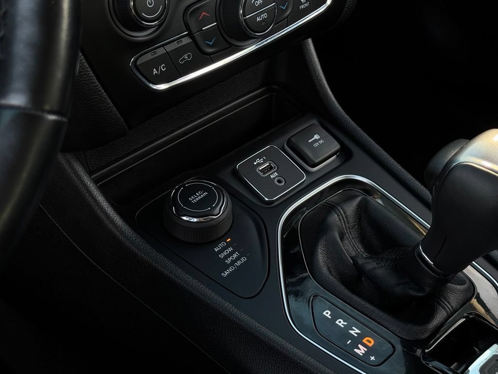 Used 2020 Jeep Cherokee Limited AWD/4WD image 23